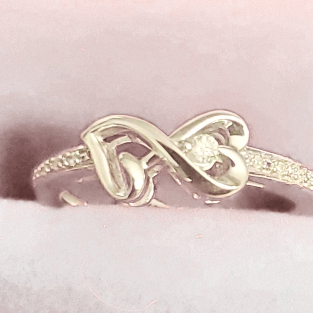 🦋SALE🦋NWT Diamond Infinity Ring 1/10 ct tw Round-Cut Sterling Silver
